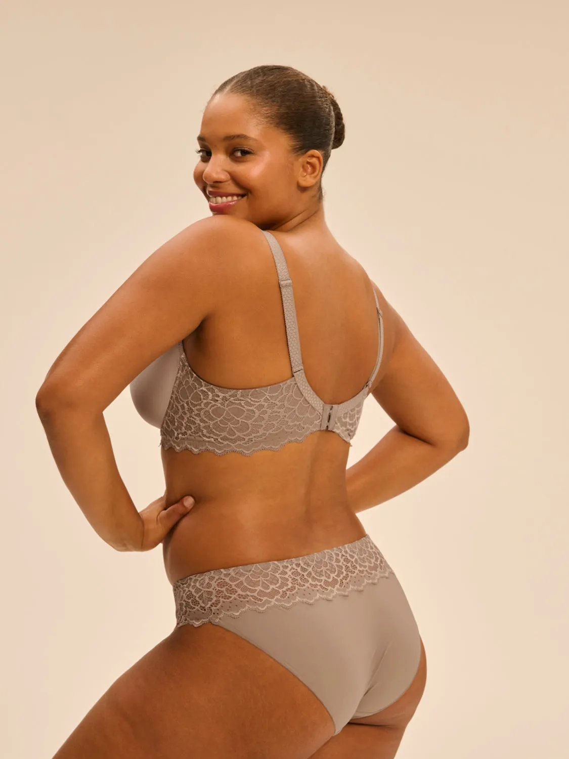 Caresse 3D Plunge - Greige