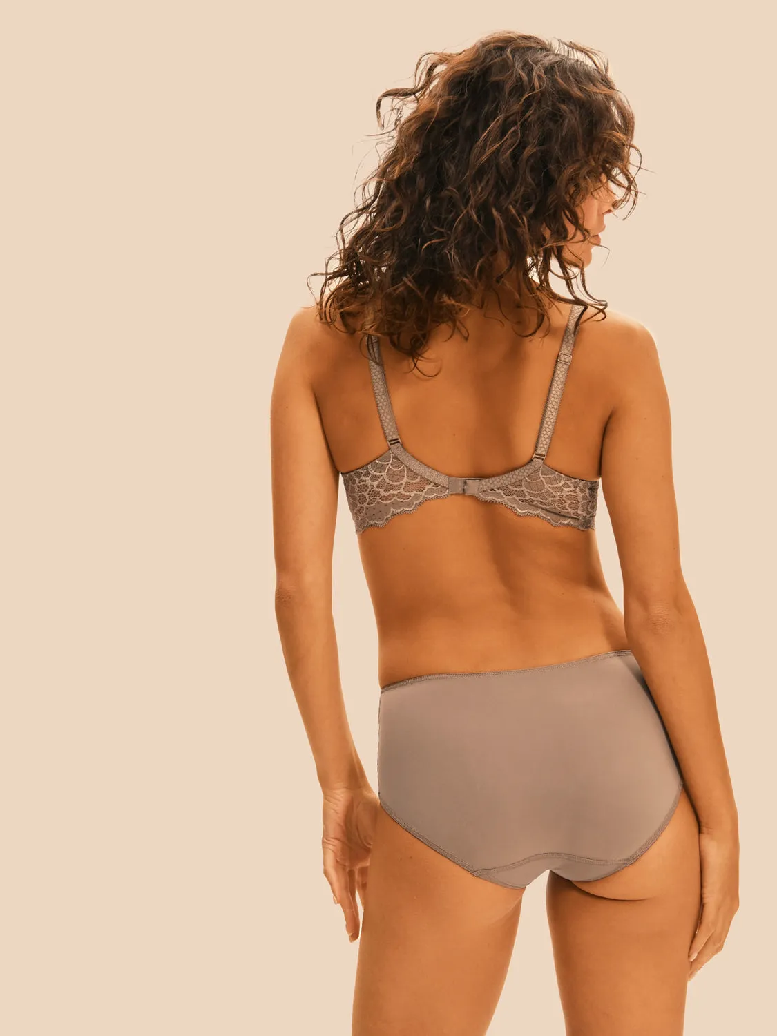 Caresse 3D Plunge - Greige