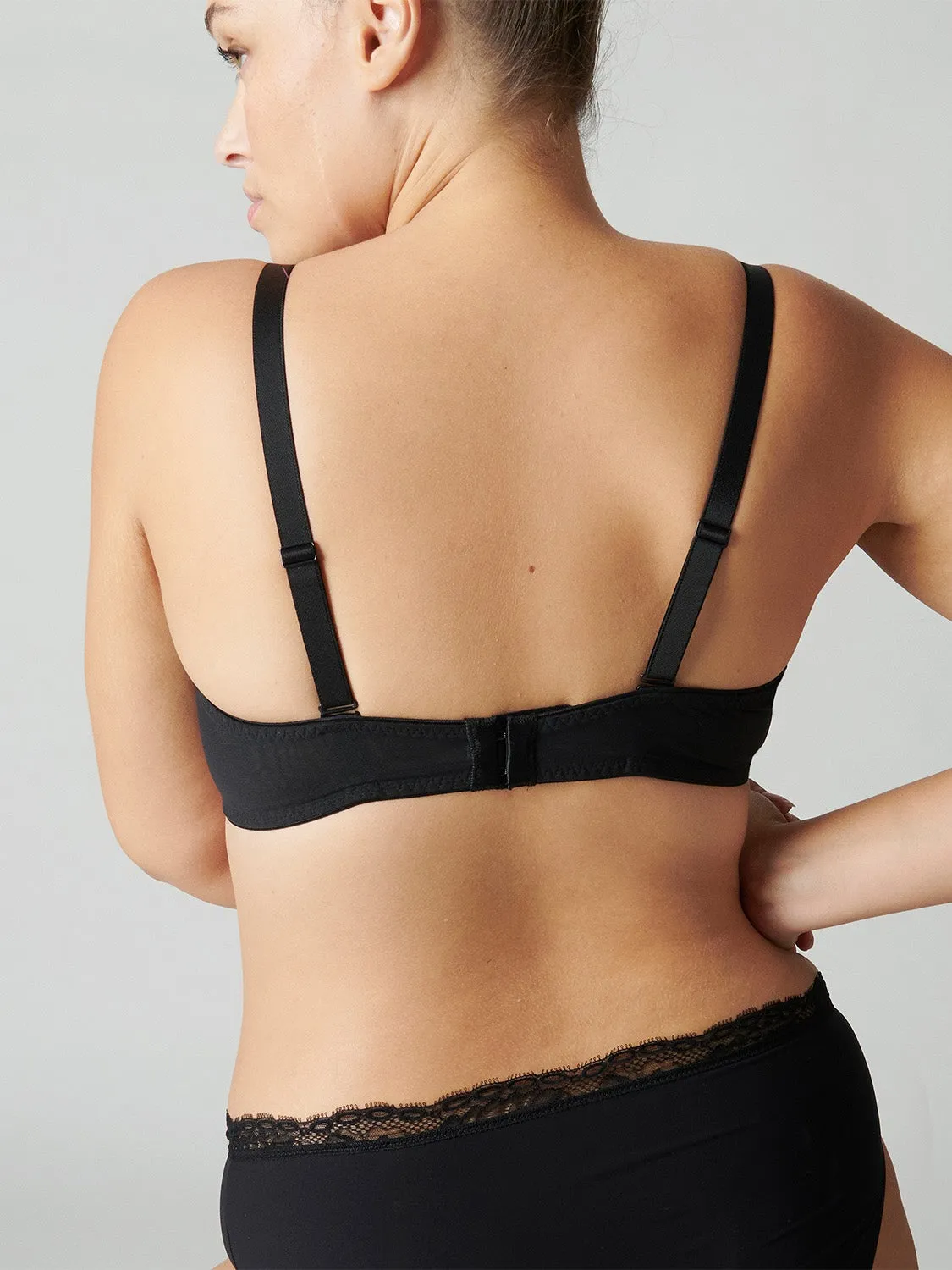 Exotica Full Coverage Plunge - Black