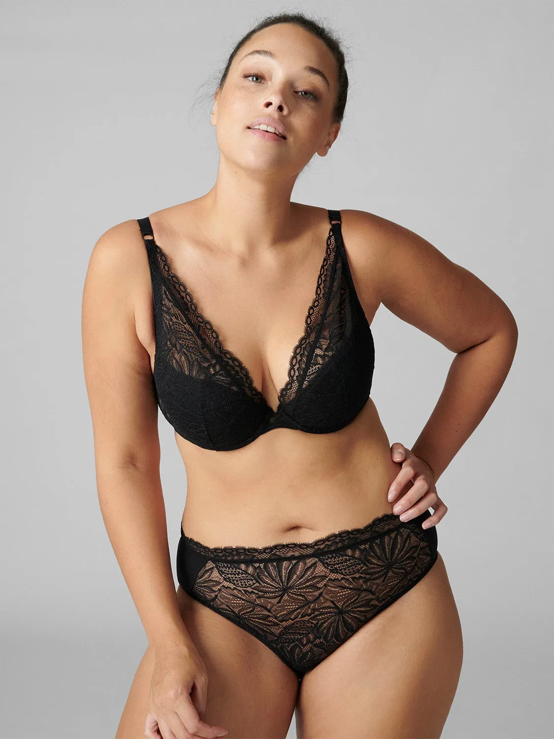 Exotica Triangle Contour - Black