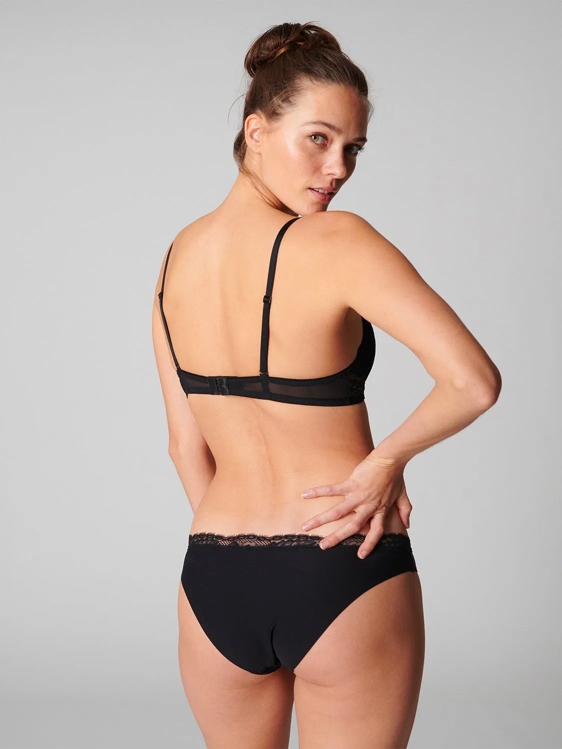 Exotica Triangle Contour - Black