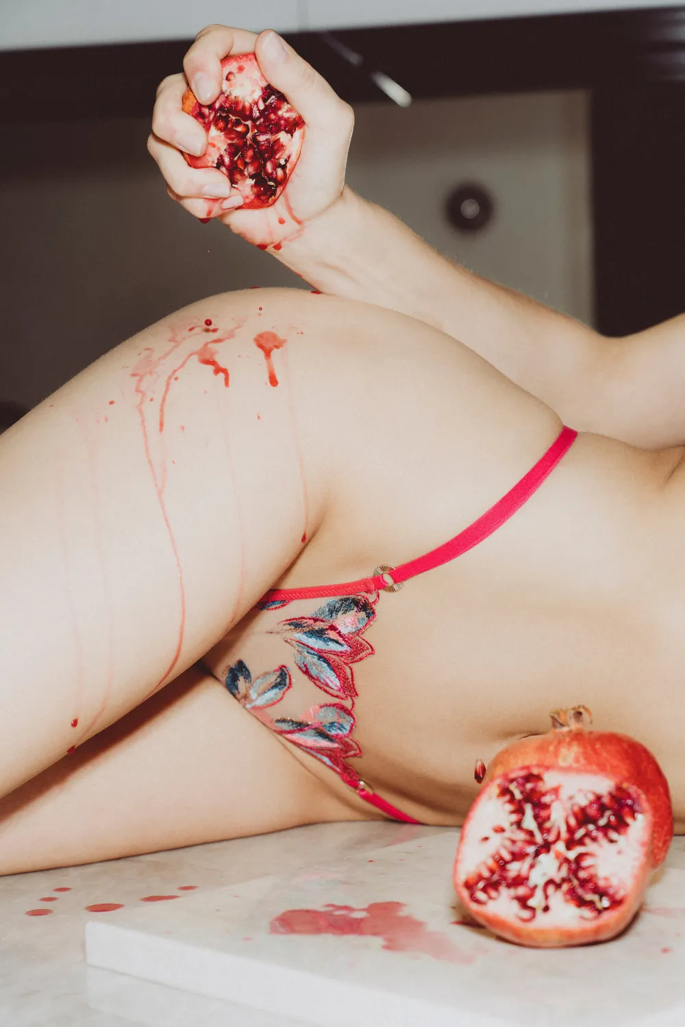 Oiseau de Paradis Mini Thong in Cherry