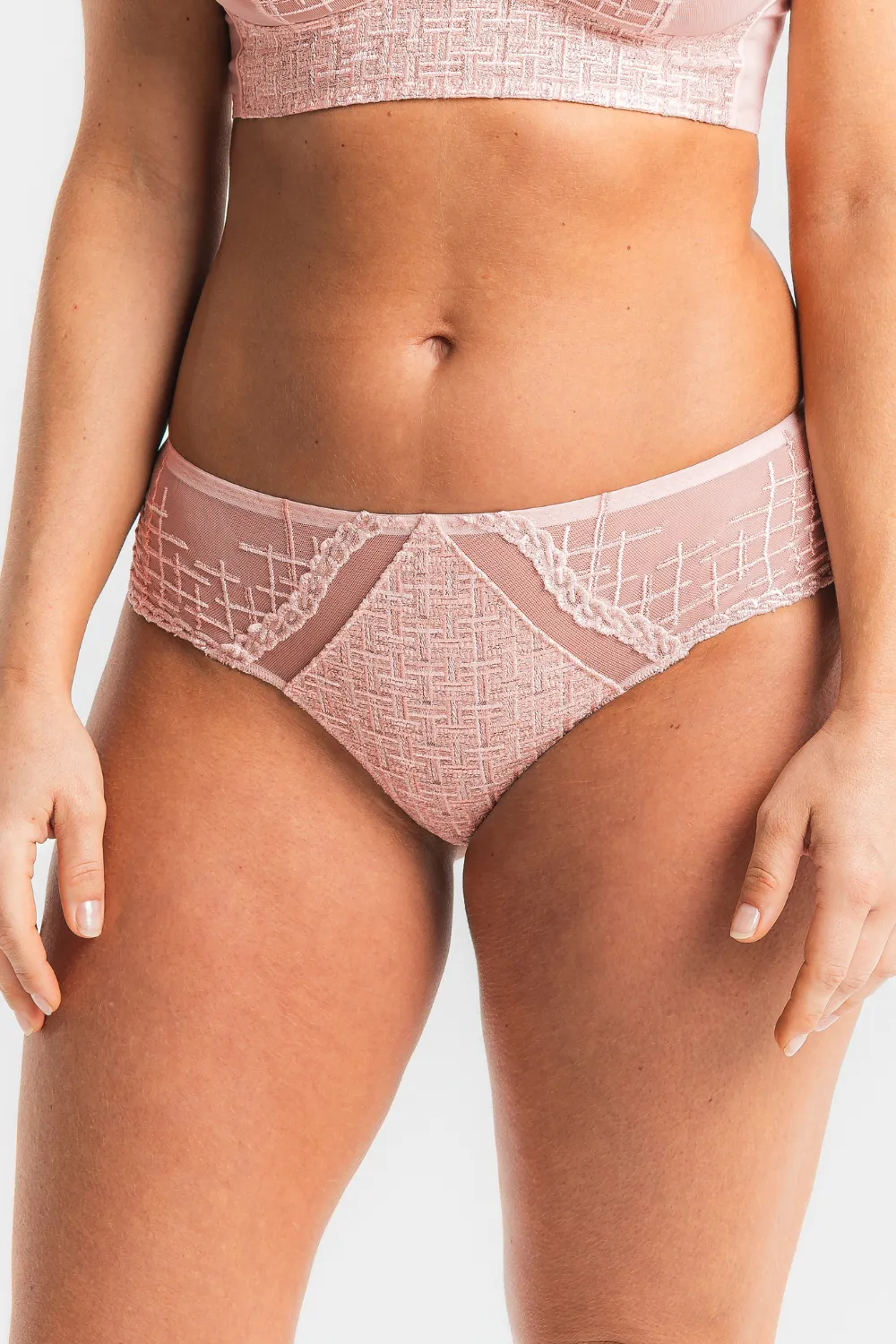 Tweegy Embroidered Shorty